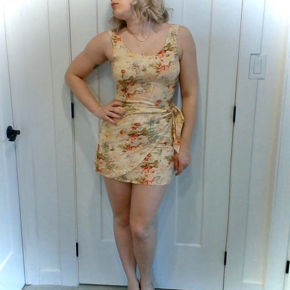 Vintage Dresses & Skirts - Vintage Floral Wrap Dress